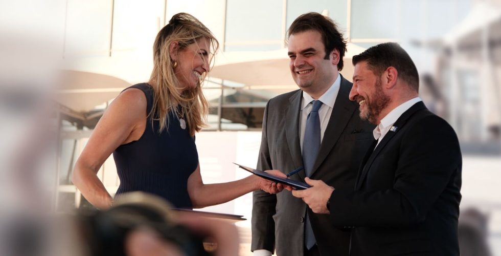 Η Διευθύνουσα Σύμβουλος της ΕΤΑΔ, κα Ηρώ Χατζηγεωργίου, ο Υπουργός Εθνικής Οικονομίας και Οικονομικών, κ. Κυριάκος Πιερρακάκης και ο Περιφερειάρχης Αττικής, κ. Νίκος Χαρδαλιάς